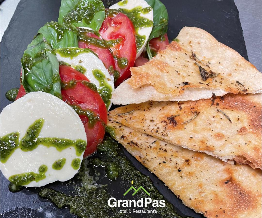 Grandpas Hotel & Restaurante Картаго Екстериор снимка